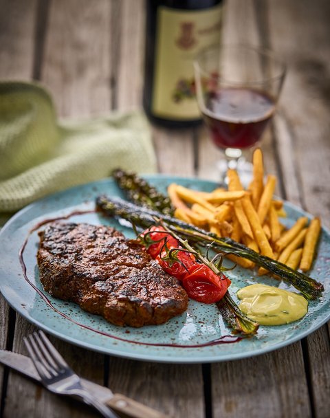 Nosh steak and chips